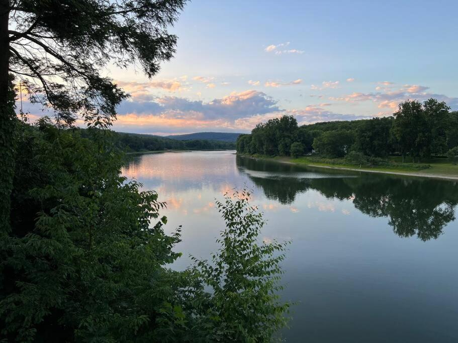 Small Town Hideaway Wyalusing Eksteriør bilde